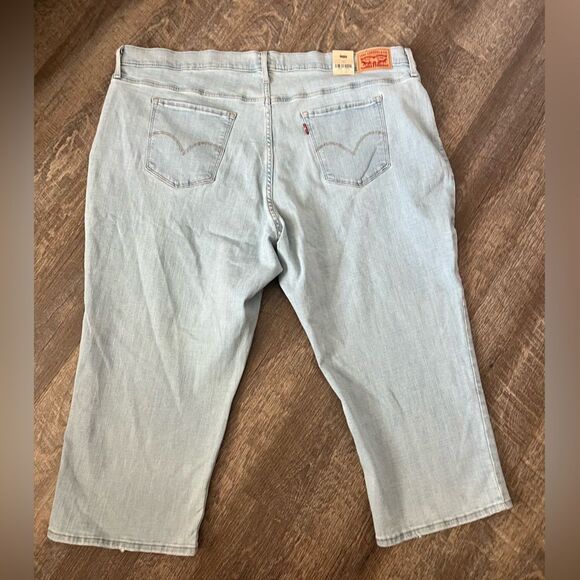Levi's Plus Size Levi's 311 Shaping Capris-Size 26W - Picture 2 of 9